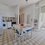 Cortina 2-24 Apartamento